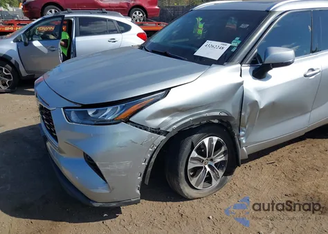 2020 Toyota Highlander Xle z USA, uszkodzony, nr VIN 5TDGZRBH1LS037636